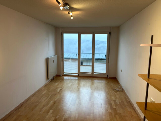 Schöne 4 Zimmer DG Wohnung mit Südseite Balkon zu vermieten!