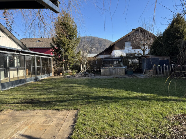 Bungalow mit traumhaftem Wintergarten in ruhiger Wohngegend