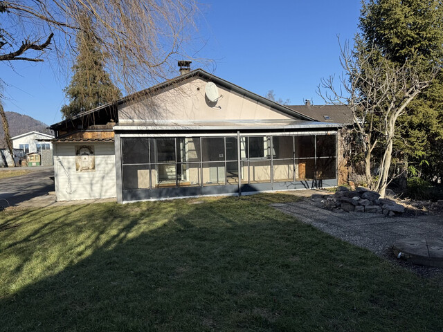 Bungalow mit traumhaftem Wintergarten in ruhiger Wohngegend