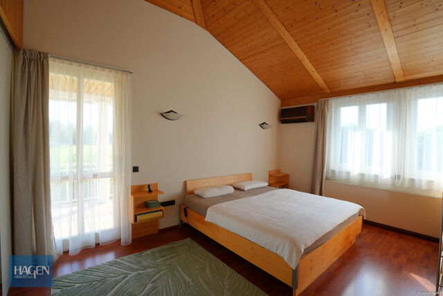 Ein Ort zum Ankommen: Elegante Villa mit Gartenidylle und Wellness