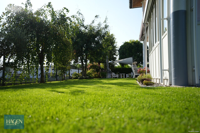 Ein Ort zum Ankommen: Elegante Villa mit Gartenidylle und Wellness