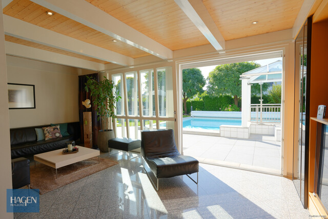 Ein Ort zum Ankommen: Elegante Villa mit Gartenidylle und Wellness