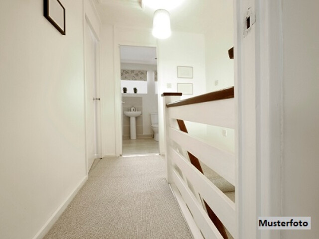 Neuwertige Maisonette-Wohnung mit Garten, Terrasse & Carport