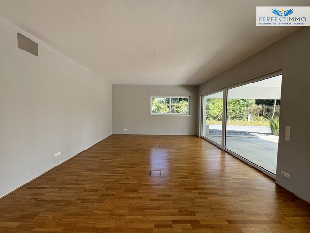 Moderne Büro- oder Praxisfläche mit bester Verkehrsanbindung - inklusive 4 Stellplätzen!