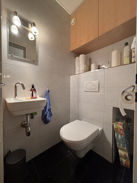 "ohne Provision" gemütliche, teilmöblierte 2,5 Zimmer Wohnung mit verglastem Balkon