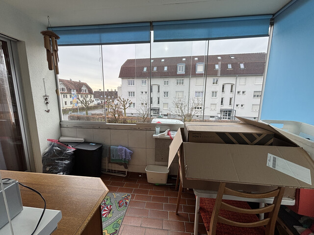 "ohne Provision" gemütliche, teilmöblierte 2,5 Zimmer Wohnung mit verglastem Balkon