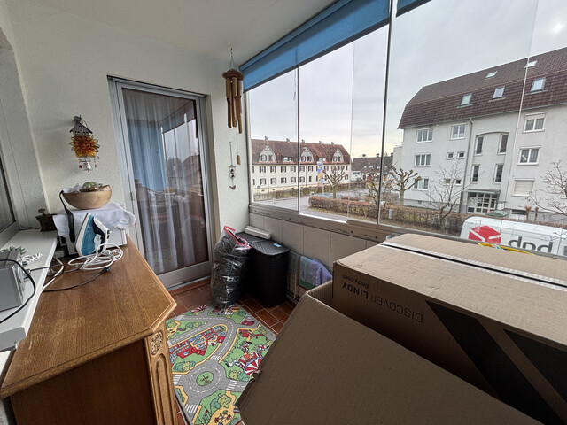 "ohne Provision" gemütliche, teilmöblierte 2,5 Zimmer Wohnung mit verglastem Balkon