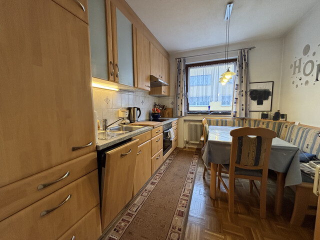 "ohne Provision" gemütliche, teilmöblierte 2,5 Zimmer Wohnung mit verglastem Balkon