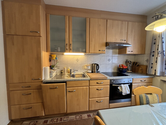 "ohne Provision" gemütliche, teilmöblierte 2,5 Zimmer Wohnung mit verglastem Balkon