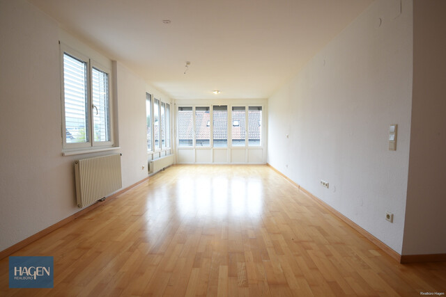 Teilmöblierte 3,5 Zimmer Dachgeschosswohnung in Schwarzach zu vermieten!