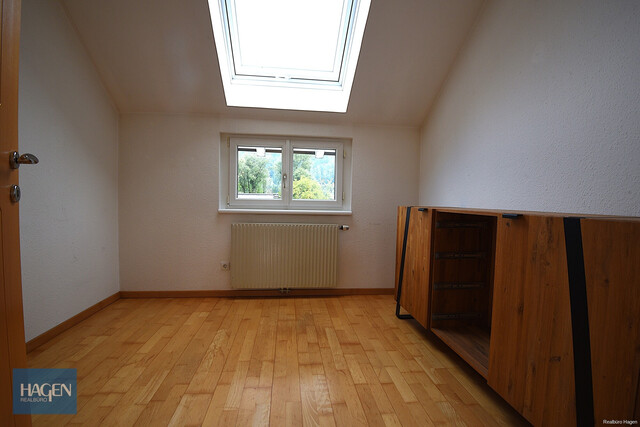 Teilmöblierte 3,5 Zimmer Dachgeschosswohnung in Schwarzach zu vermieten!