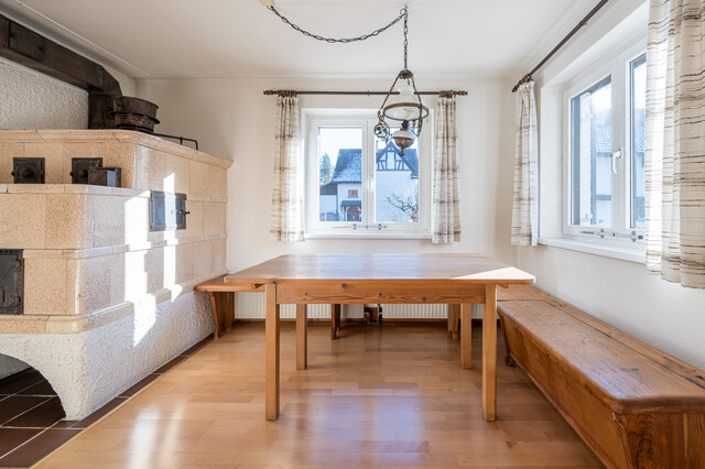 Älteres Wohnhaus in idyllischer Lage