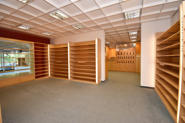 Büro- / Einzelhandelsfläche in bester Lage jetzt zur Miete verfügbar – Sichern Sie sich hohe Kundenfrequenz!