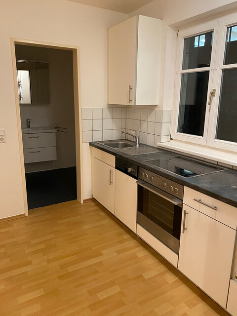 Charmantes Investorenobjekt mit 14 Parkplätzen, 10 m² Balkon, 200 m² Garten und großzügigem Dachboden