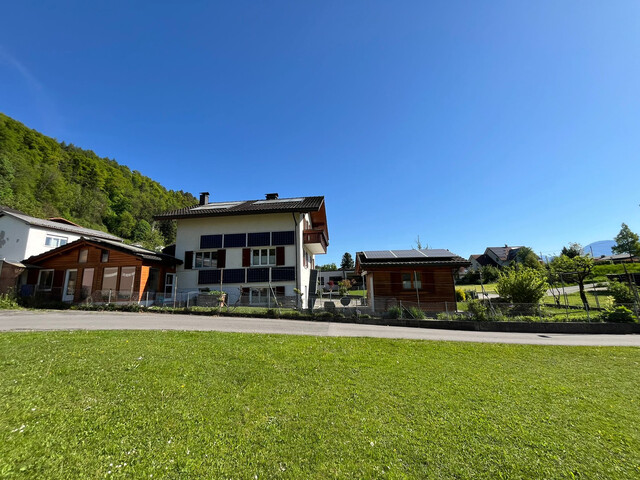 Großzügiges Wohnhaus mit Einliegerwohnung, großem Garten und schöner Aussicht in ruhiger Lage von Tosters-Hub