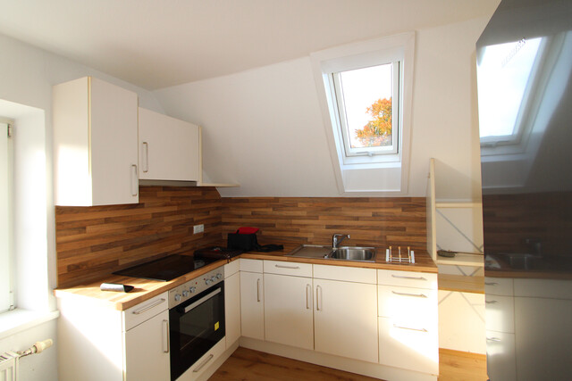 Dachgeschosswohnung mit Gartennutzung, Parkplatz, Keller und Fahrradabstellraum