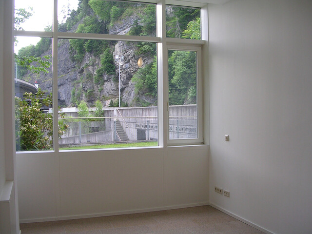 Neue Wohnung mit Gartenanteil