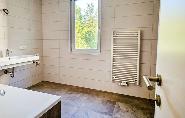 Neubau! Hochwertig ausgestattete 4-Zimmer-Wohnung im Grünen mit großer Süd-West-Terrasse