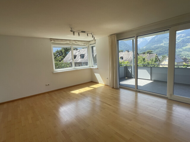 Großzügige 4- Zimmerwohnung mit Traumausblick!