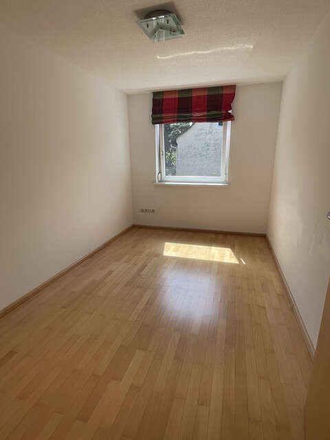 Großzügige 4- Zimmerwohnung mit Traumausblick!