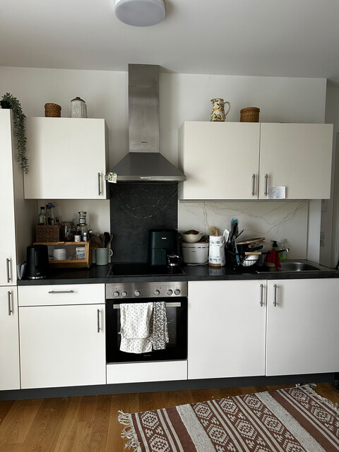 Neuwertige 1 Zimmerwohnung mit Garten und Tiefgarage in zentraler und ruhiger Lage
