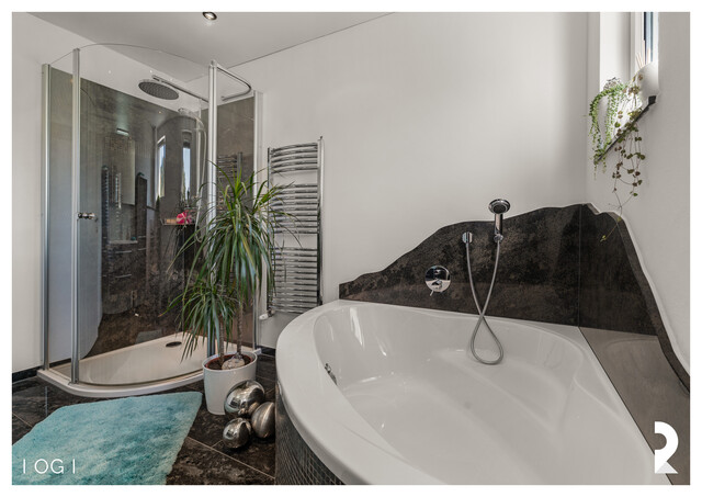 SONNIGES MEHRFAMILIENHAUS MIT GROSSEM GRUNDSTÜCK UND VIELSEITIGEN NUTZUNGSMÖGLICHKEITEN IN BLUDESCH