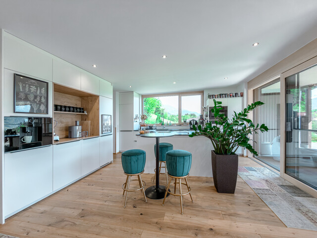 Moderne Doppelhaushälfte mit Keller und traumhafter Aussicht in Röns
