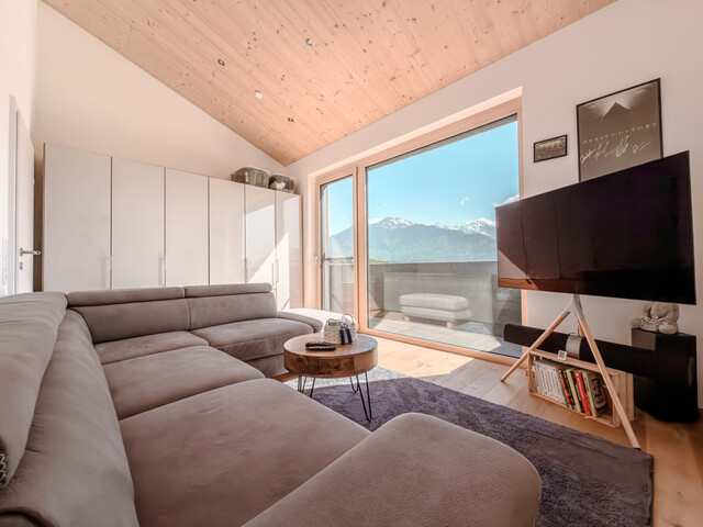 Moderne Doppelhaushälfte mit Keller und traumhafter Aussicht in Röns