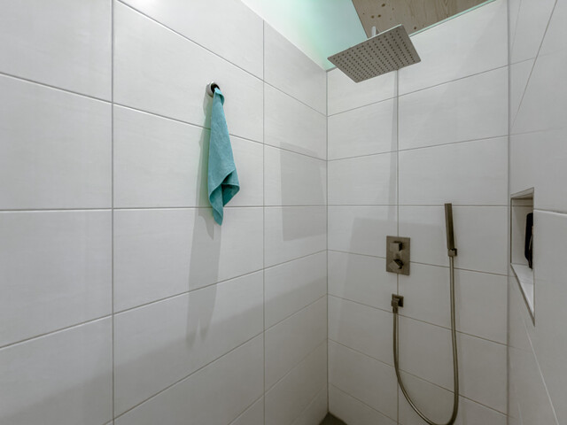 Moderne Doppelhaushälfte mit Keller und traumhafter Aussicht in Röns