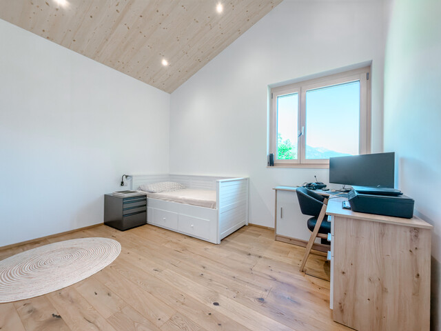Moderne Doppelhaushälfte mit Keller und traumhafter Aussicht in Röns