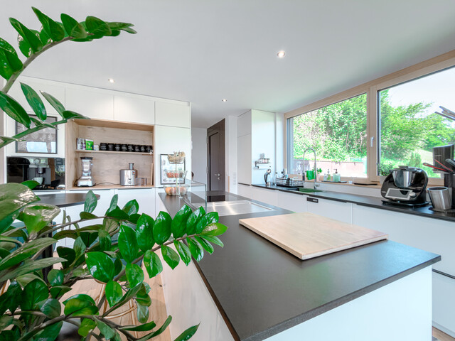 Moderne Doppelhaushälfte mit Keller und traumhafter Aussicht in Röns