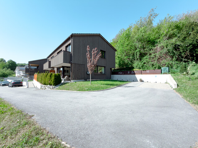 Moderne Doppelhaushälfte mit Keller und traumhafter Aussicht in Röns