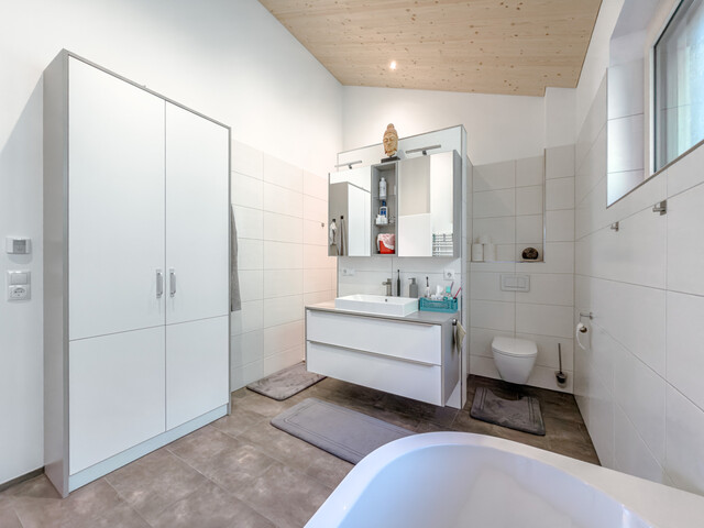 Moderne Doppelhaushälfte mit Keller und traumhafter Aussicht in Röns