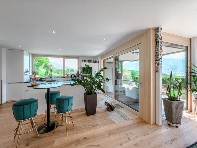 Moderne Doppelhaushälfte mit Keller und traumhafter Aussicht in Röns