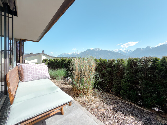 Moderne Doppelhaushälfte mit Keller und traumhafter Aussicht in Röns
