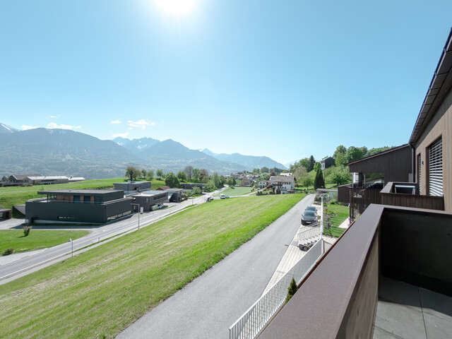 Moderne Doppelhaushälfte mit Keller und traumhafter Aussicht in Röns