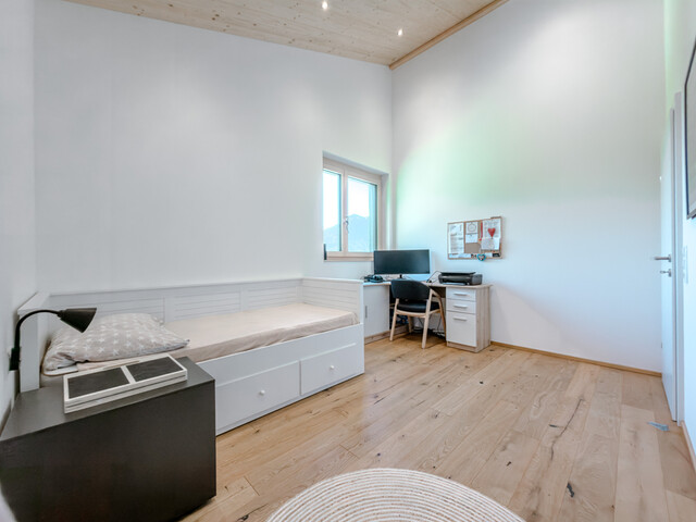 Moderne Doppelhaushälfte mit Keller und traumhafter Aussicht in Röns