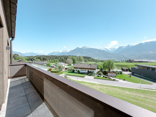 Moderne Doppelhaushälfte mit Keller und traumhafter Aussicht in Röns