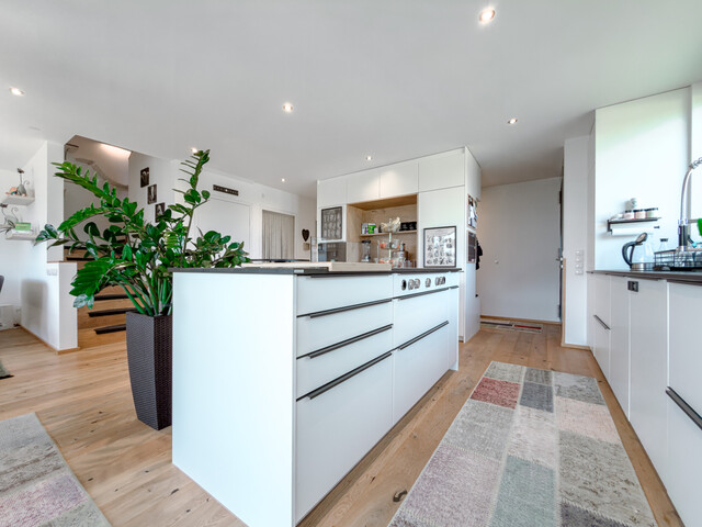 Moderne Doppelhaushälfte mit Keller und traumhafter Aussicht in Röns