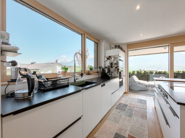 Moderne Doppelhaushälfte mit Keller und traumhafter Aussicht in Röns