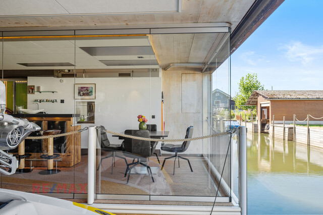 Direkt am Wasser: Exklusives Bootshaus mit Luxuskomfort