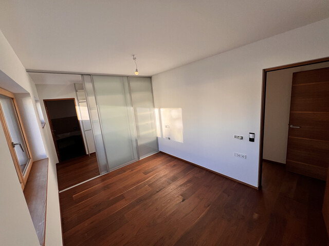 Penthousewohnung 130m² mit Balkon, 95m² Dachterrasse, 1 Carportplatz, 1Parkplatz, Kellerabteil und Fahrradraum