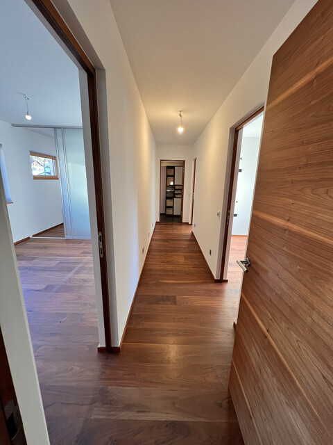 Penthousewohnung 130m² mit Balkon, 95m² Dachterrasse, 1 Carportplatz, 1Parkplatz, Kellerabteil und Fahrradraum