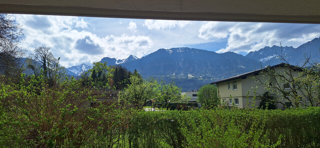 Schöne EG Wohnung mit Balkon Südseite