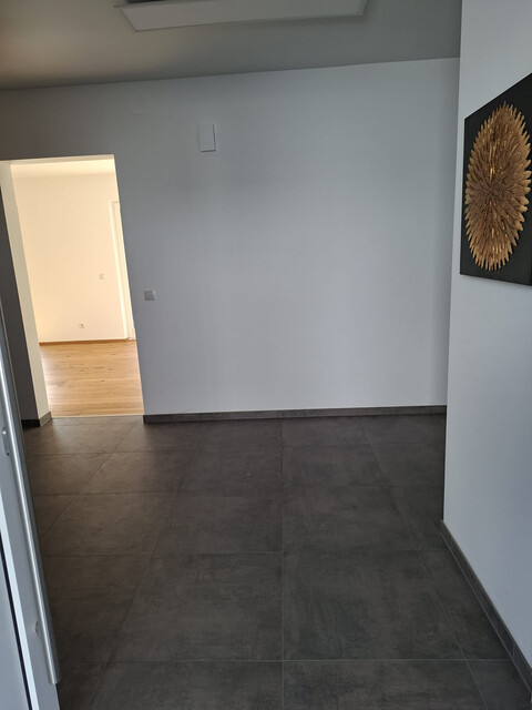 Geräumiges Haus mit Garage, Parkplatz und 27 m² großer Terrasse in Top-Lage!