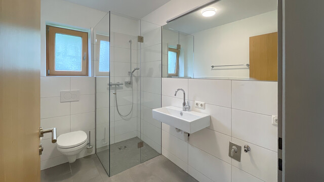 Helle 2 Zimmer Single-Wohnung mit Terrasse und Garten
