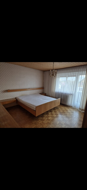 Geräumiges Haus mit Garage, Balkon, Terrasse, Garten, Abstellraum, Keller und Dachboden