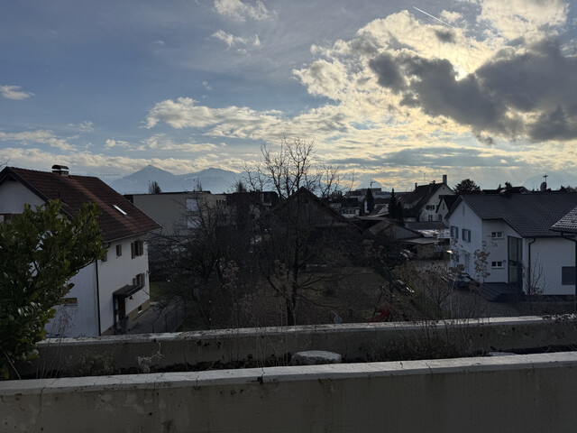 Wunderschöne, große 2-Zimmer DG-Wohnung im Zentrum von Lauterach mit super Rheintal Aussicht 