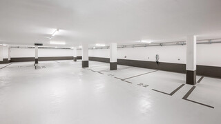 mehrere Motorradstellplätze ab EUR 2.900 und PKW Stellplätze (Außenstellplätze und Tiefgarage) ab EUR 5.000 bzw. EUR 27.000