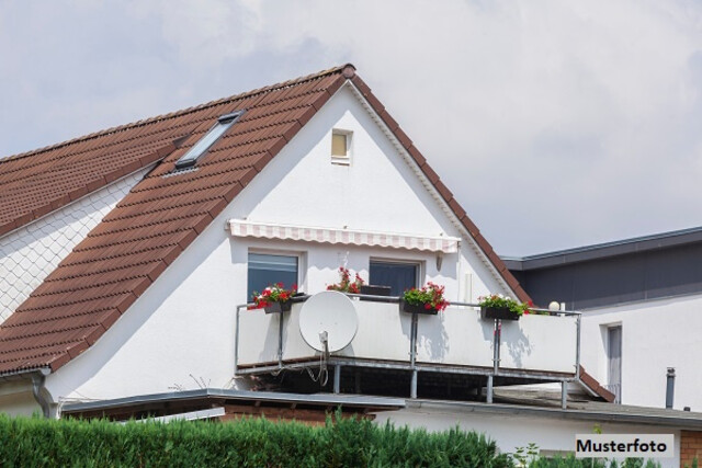 Unfertiger Dachgeschossausbau: 5 Wohneinheiten & 4 Pkw-Stellplätze – Projektchance